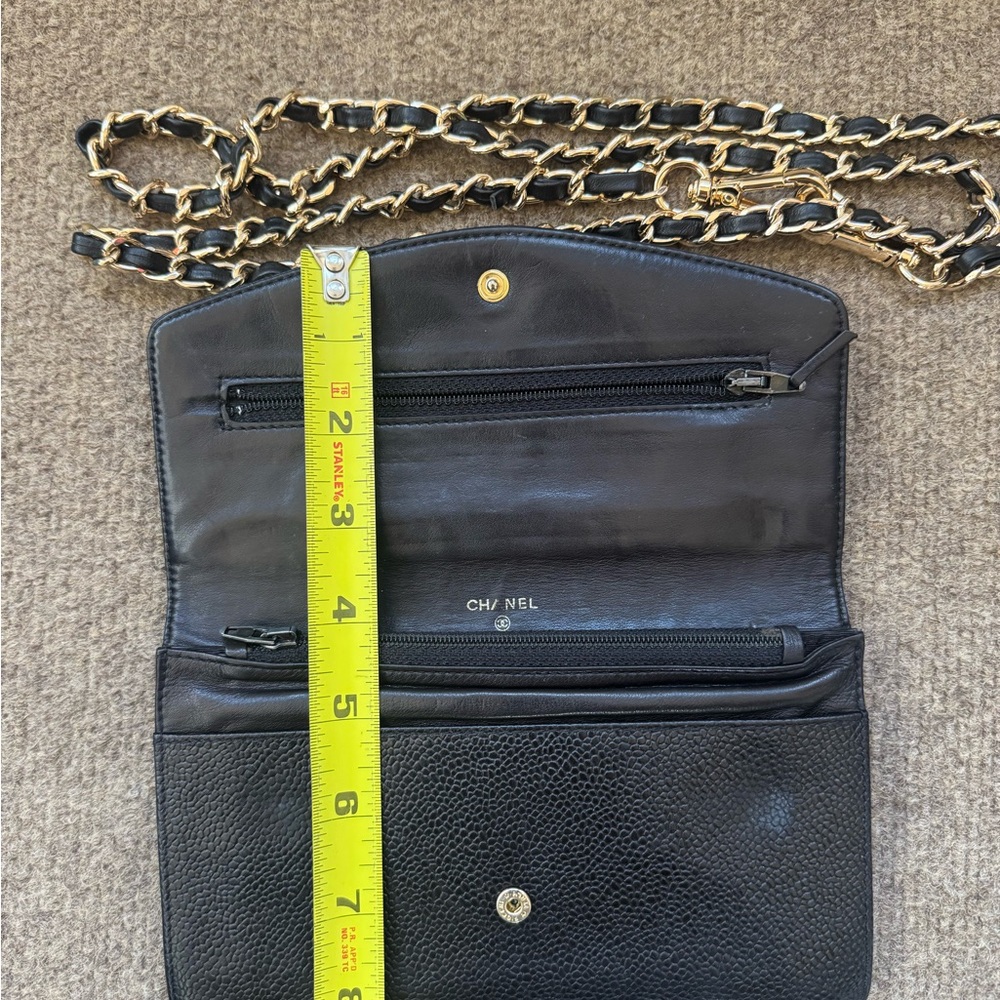 CHANEL Black Leather Shoulder Bag - Picture 14 of 16